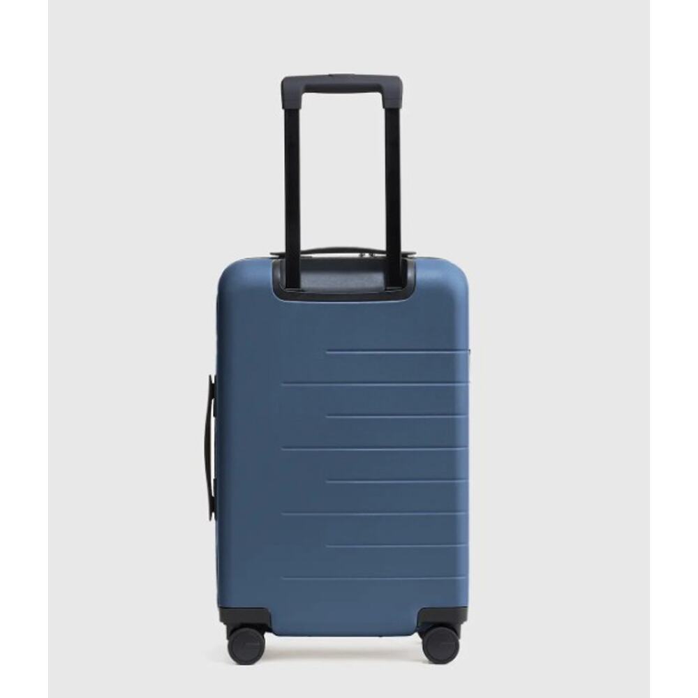 NEW Quince Small Carry On Hard Shell Suitcase 22" BLUE Spinner Wheels Locking - Picture 4 of 10